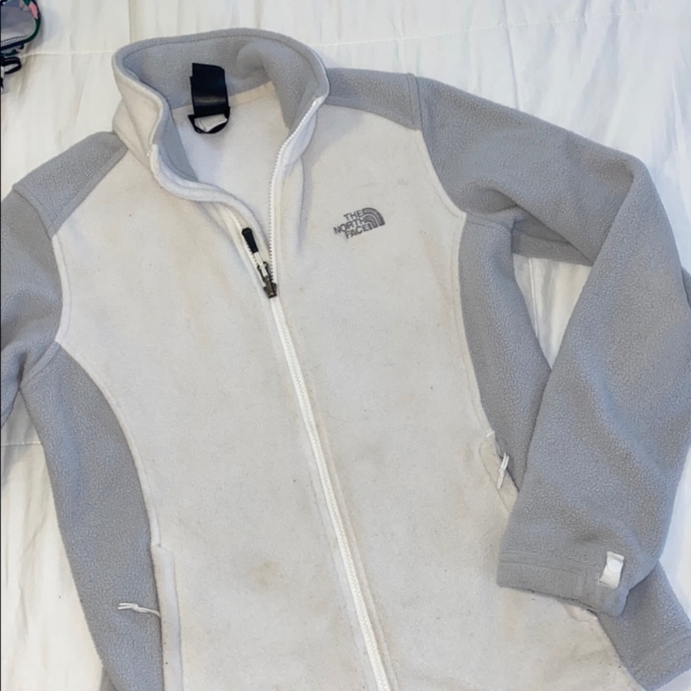 White and gray North Face jacket ❄️